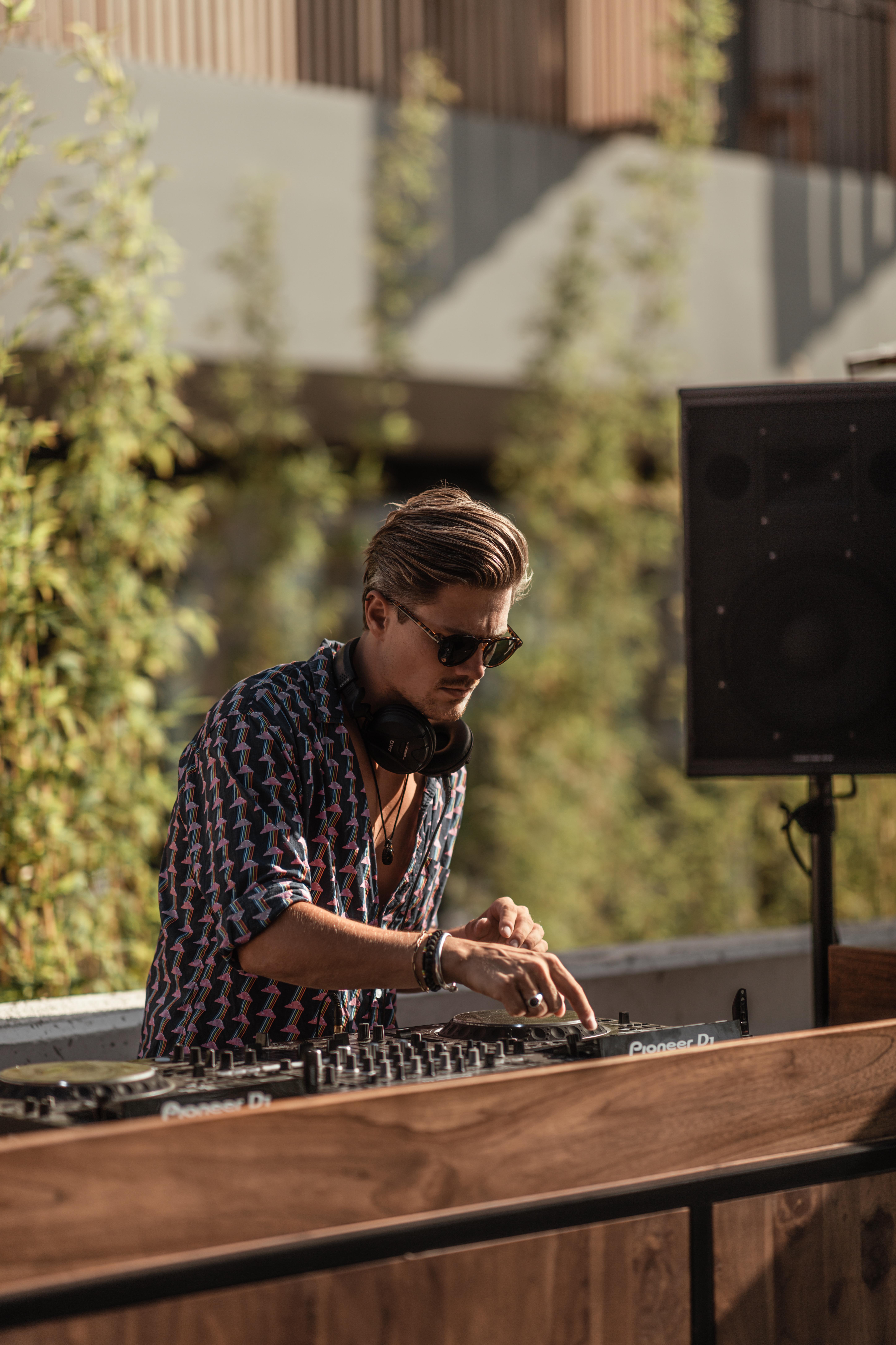 Oku Ibiza (Adults Only) Hotel San Antonio  Bagian luar foto DJ performing at a party