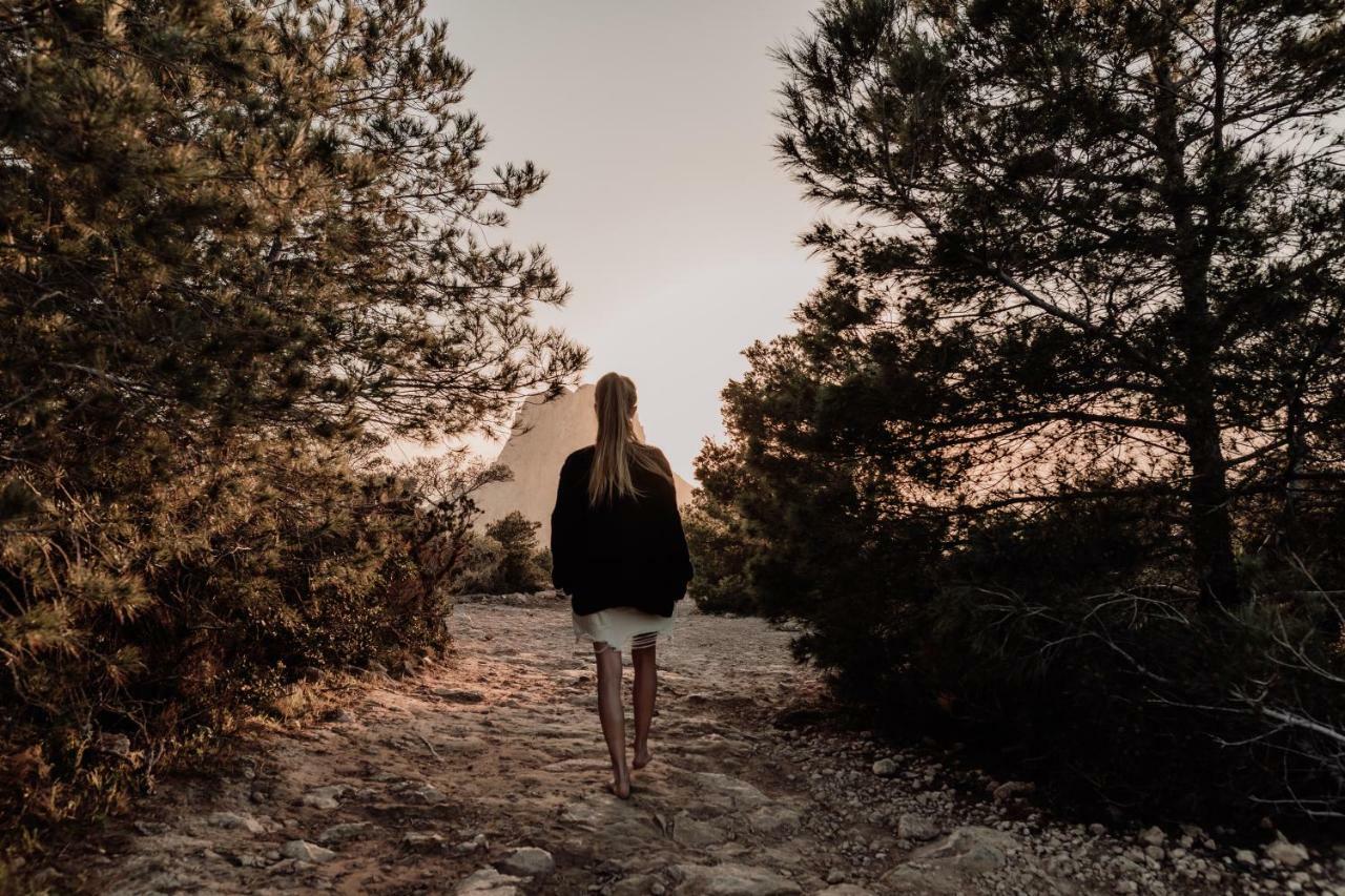 Oku Ibiza (Adults Only) Hotel San Antonio  Bagian luar foto A woman walking in the desert